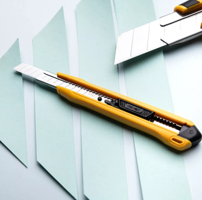 Deli Dar Maket Bıçağı 9 mm EDL009B (1)