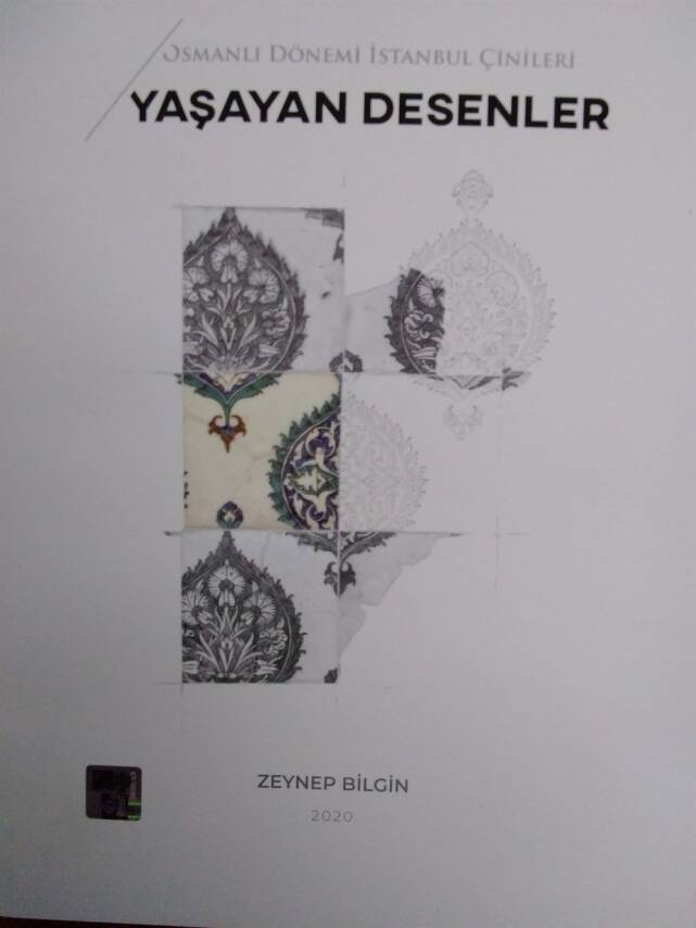 Osmanlı Dönemi İstanbul Çinileri Yaşayan Desenler - 1